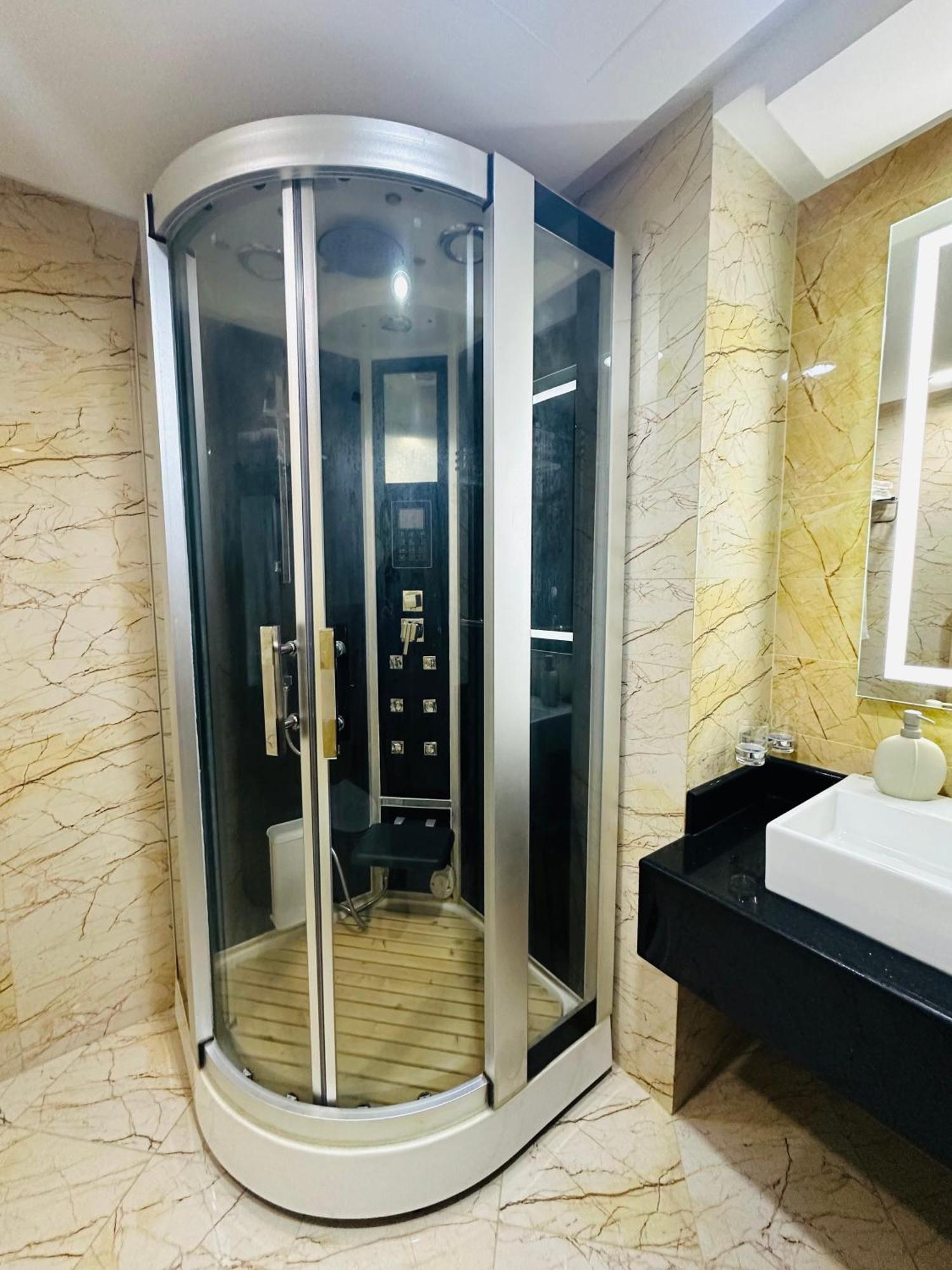 Saxophone Suites Muharraq Exteriér fotografie