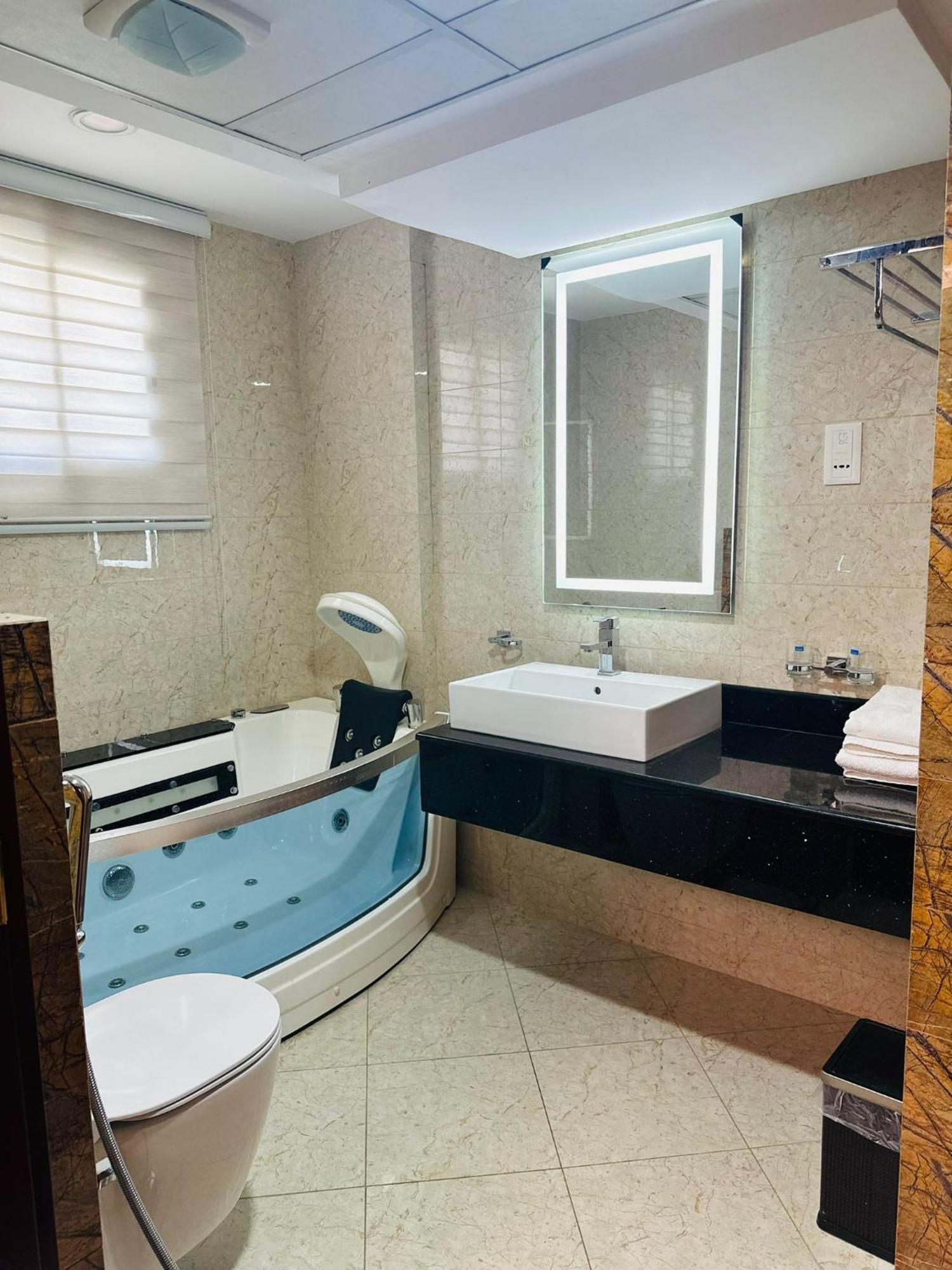 Saxophone Suites Muharraq Exteriér fotografie